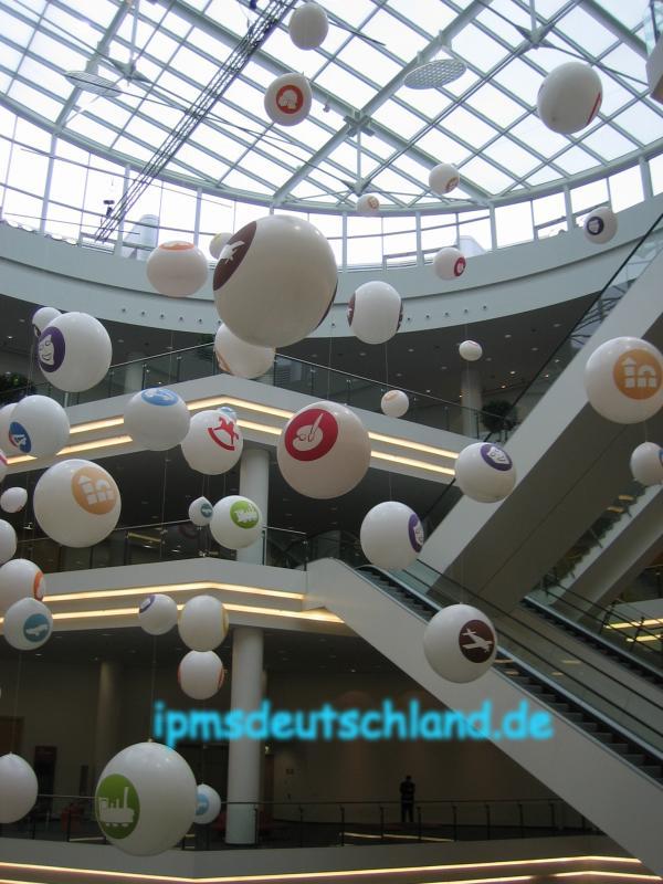 AAA_Messeeingang_neu_Rolltreppen