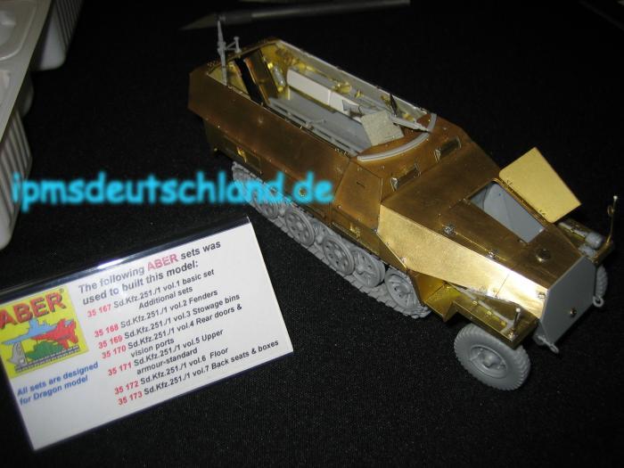 ABER_SdKfz251_mit_allen_Aber_Aetzteilsaetzen_5