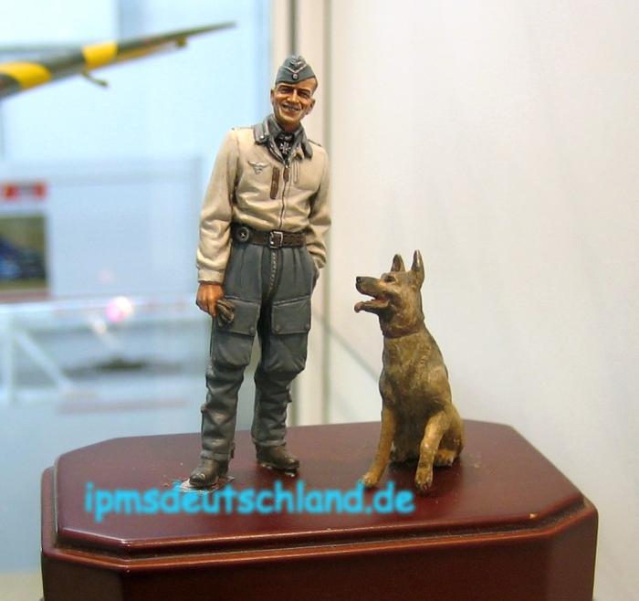 Hasegawa_1-32_Ju87G_Stuka_Kanonenvogel_beigelegte_Figuren