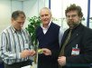 Modellfan: Modell des Jahres f�r die CMR Buccaneer 1/72 (v.r. Detlef Billig, Petr Buchar und ein weiterer Mitarbeiter von CMR)