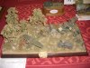 Die Invasoren betrachten Reste eines sowjetischen Feldflugplatzes 1/48