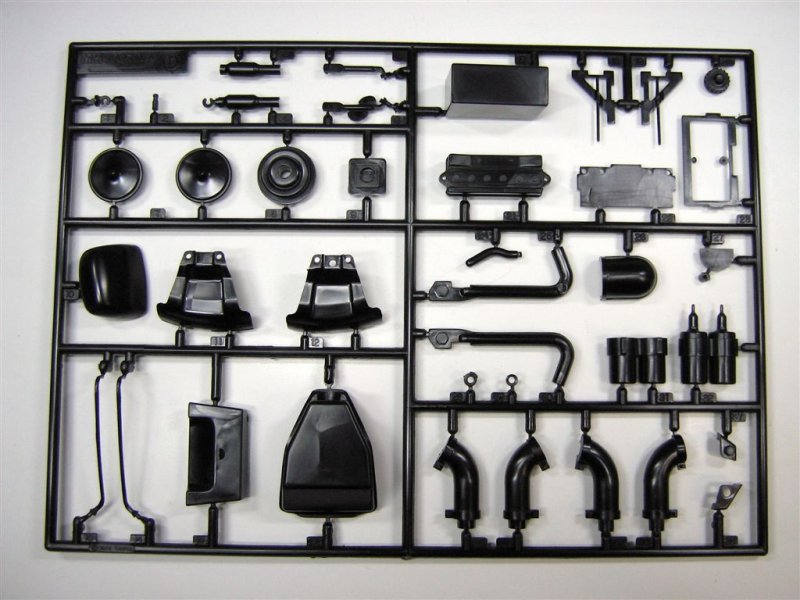 TAMIYA_1-6_BMW_R90S_D-Parts_1.jpg