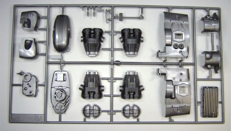 TAMIYA_1-6_BMW_R90S_F-Parts.jpg