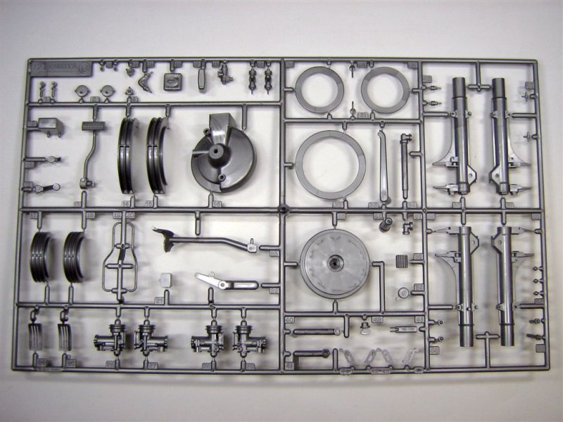TAMIYA_1-6_BMW_R90S_G-Parts.jpg