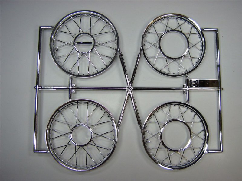 TAMIYA_1-6_BMW_R90S_H-Parts.jpg