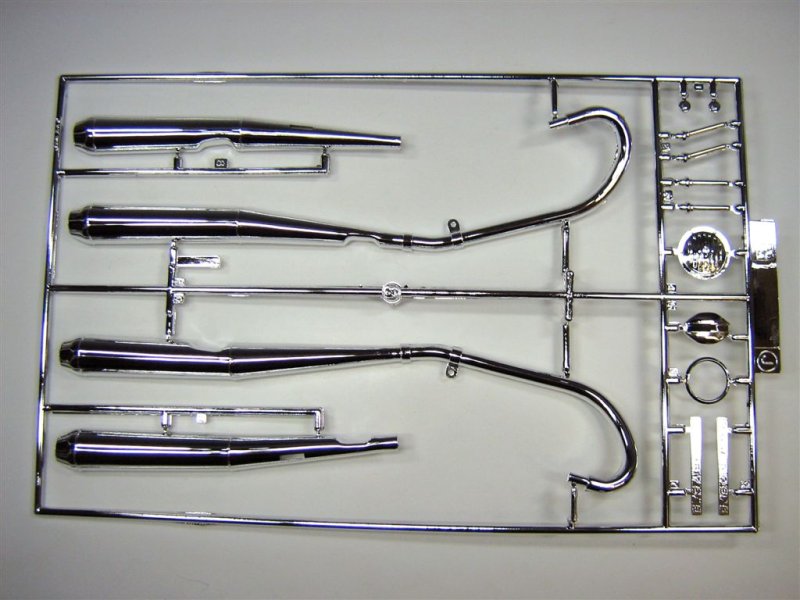 TAMIYA_1-6_BMW_R90S_J-Parts.jpg