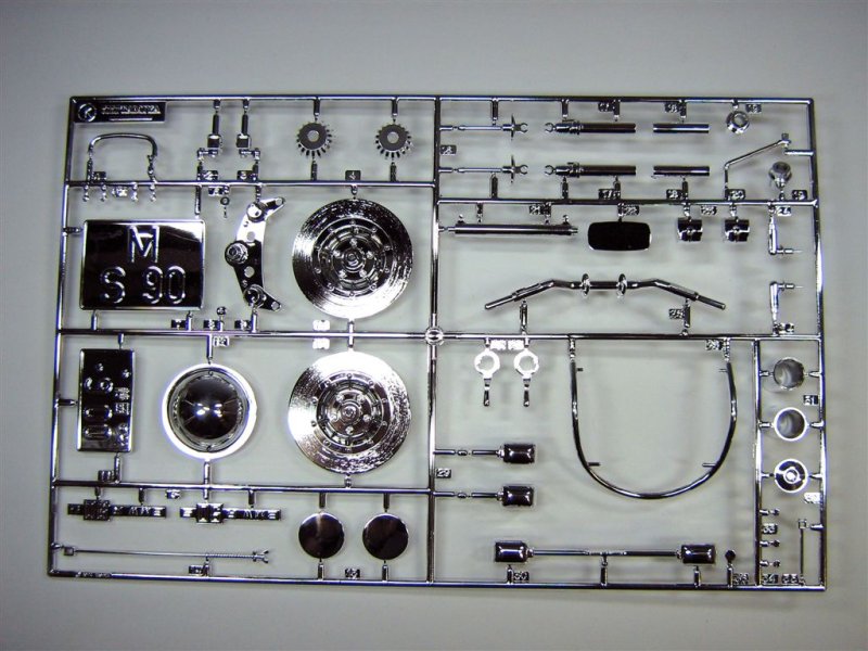 TAMIYA_1-6_BMW_R90S_K-Parts.jpg