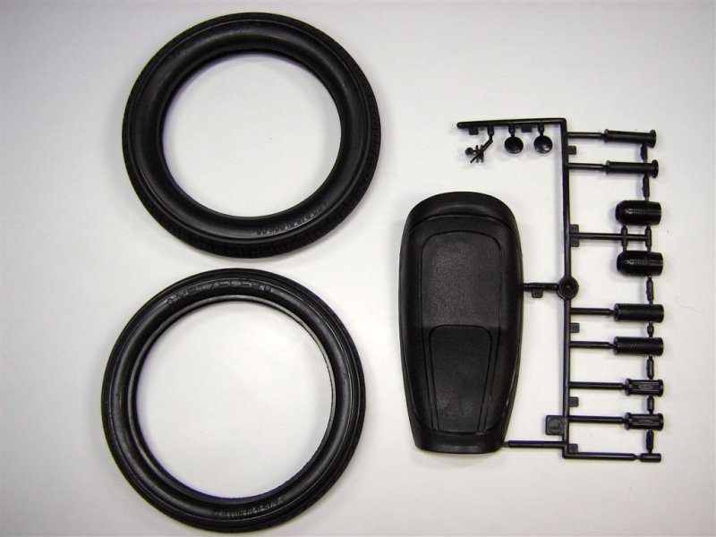 TAMIYA_1-6_BMW_R90S_L-Parts_Tyres.jpg