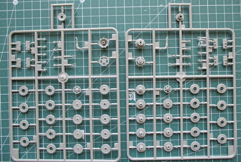 German Jagdtiger with 128mm PaK 44L-61 (WOT) - Trumpeter - 1/72