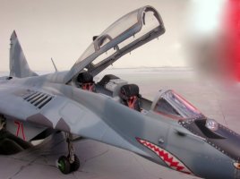 Revell_MiG-29UB_19
