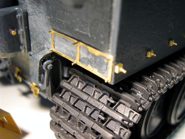 Tiger_I_Befestigung_der_Kettenabdeckung