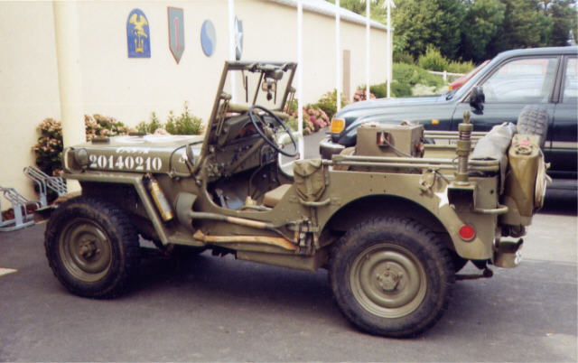 Das Originalbild vom Jeep fotografierte ich 2002 vor dem Omaha Beach Museum